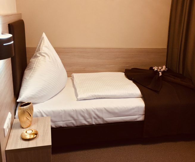 Hotel-Glinde-Zimmer-Einzelzimmer-Bett